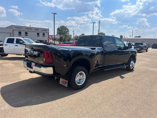 Diamond Black Crystal Pearlcoat 2027 RAM 3500 Tradesman