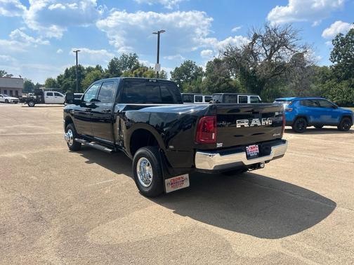 Diamond Black Crystal Pearlcoat 2027 RAM 3500 Tradesman