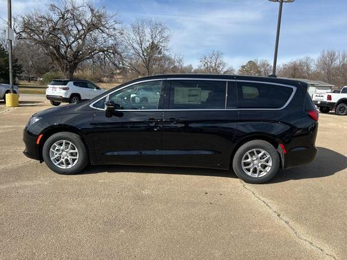2026 Chrysler Voyager LX