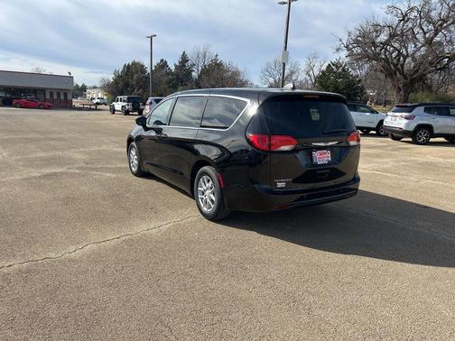 2026 Chrysler Voyager LX