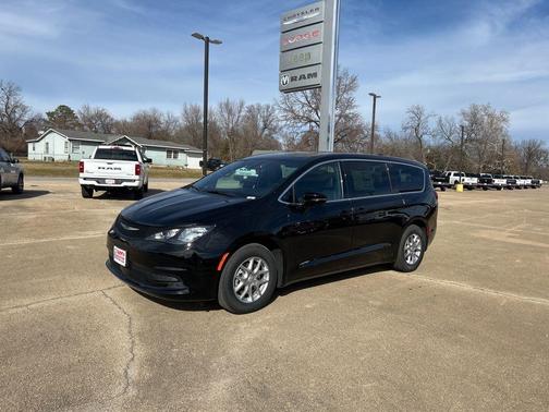 2026 Chrysler Voyager LX