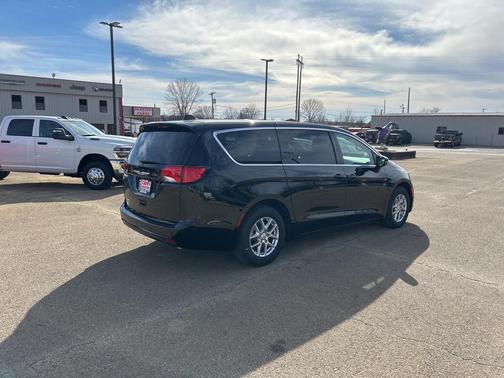 2026 Chrysler Voyager LX