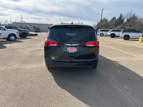 2026 Chrysler Voyager LX