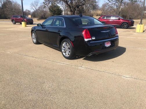 2018 Chrysler 300 Touring