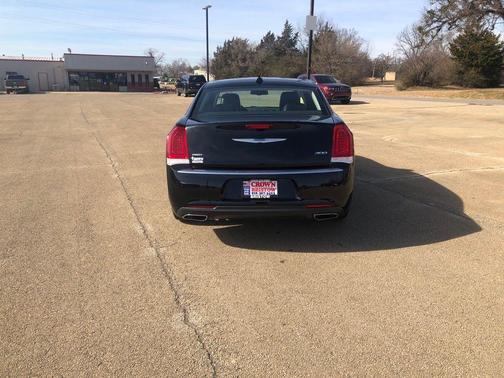 2018 Chrysler 300 Touring
