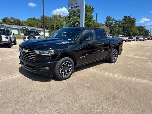 Diamond Black Crystal Pearlcoat 2025 RAM 1500 Laramie