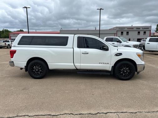 2017 Nissan Titan SV