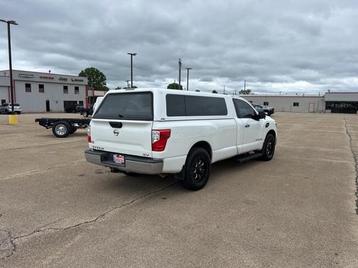 2017 Nissan Titan SV