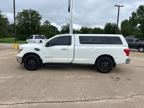 2017 Nissan Titan SV