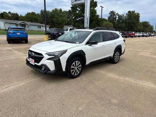 Crystal White Pearl 2025 Subaru Outback AWD