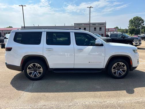 Bright White Clearcoat 2022 Jeep Wagoneer Series III