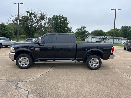 Brilliant Black Crystal Pearlcoat 2017 RAM 2500 Laramie