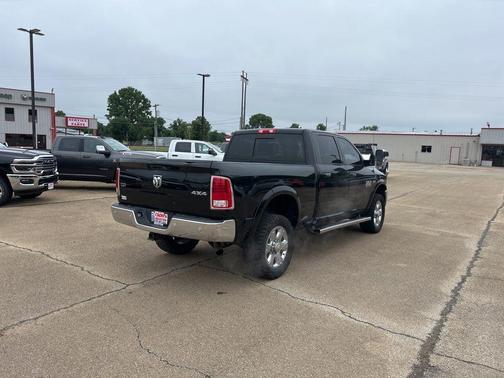 Brilliant Black Crystal Pearlcoat 2017 RAM 2500 Laramie