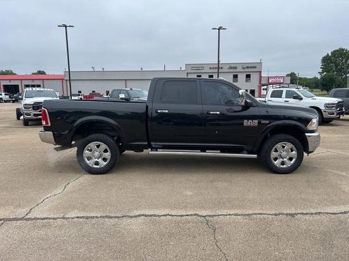 Brilliant Black Crystal Pearlcoat 2017 RAM 2500 Laramie