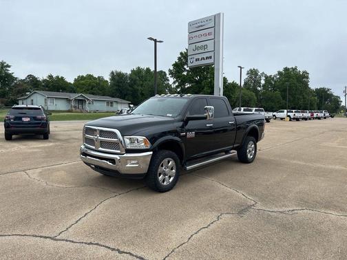 Brilliant Black Crystal Pearlcoat 2017 RAM 2500 Laramie