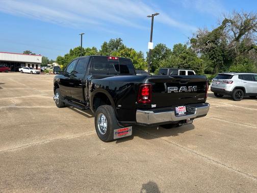 Diamond Black Crystal Pearlcoat 2026 RAM 3500 Tradesman