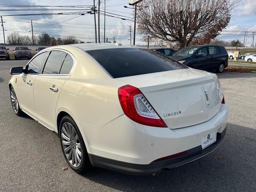 2013 Lincoln MKS Base