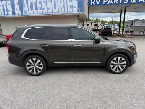 Dark Green 2020 Kia Telluride S