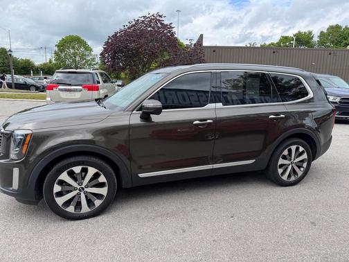 Dark Green 2020 Kia Telluride S