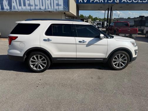 White 2016 Ford Explorer Limited