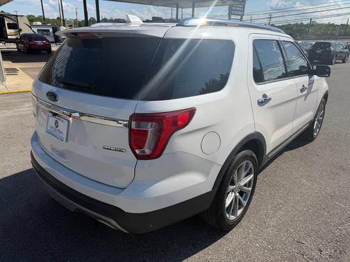 White 2016 Ford Explorer Limited