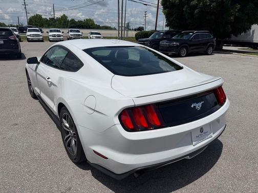 White 2015 Ford Mustang