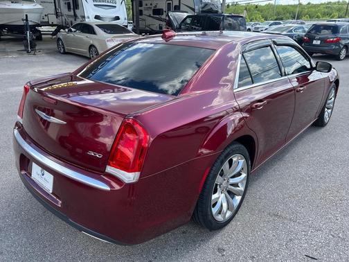 2018 Chrysler 300 Touring