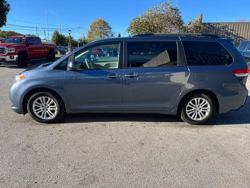 2014 Toyota Sienna XLE