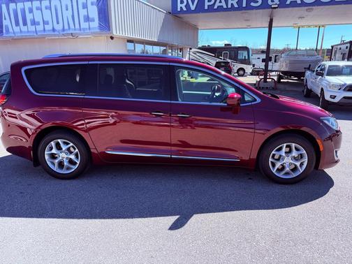 2018 Chrysler Pacifica Touring-L Plus