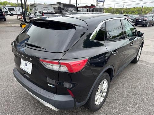 Black 2020 Ford Escape SE