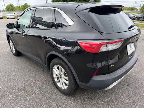 Black 2020 Ford Escape SE