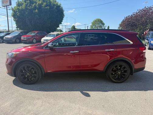 Red 2019 Kia Sorento LX