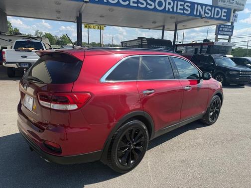 Red 2019 Kia Sorento LX