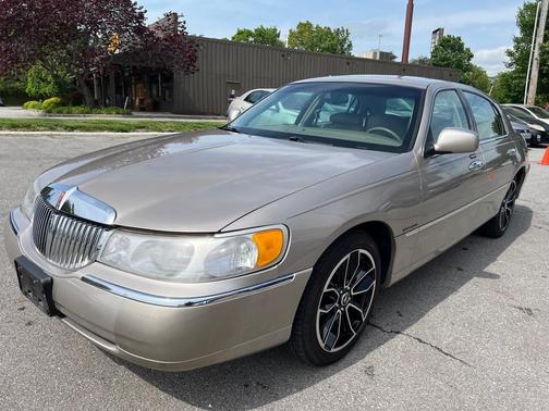 2001 Lincoln Town Car Executive