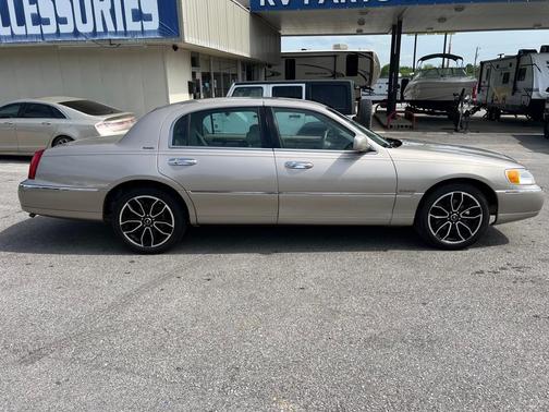 2001 Lincoln Town Car Executive