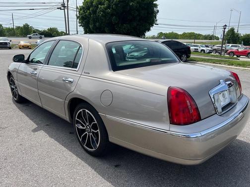 2001 Lincoln Town Car Executive
