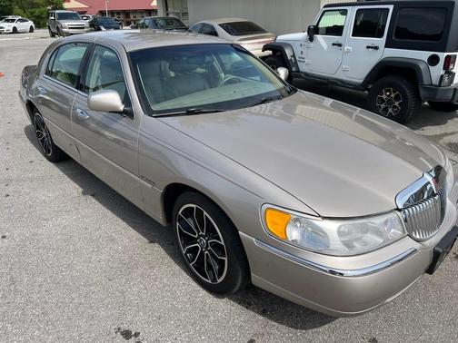 2001 Lincoln Town Car Executive