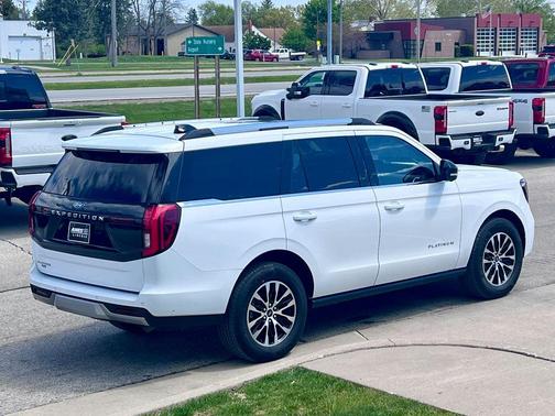 Oxford White 2025 Ford Expedition Platinum