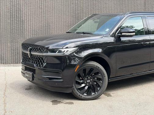 Infinite Black Metallic 2026 Lincoln Navigator L Reserve