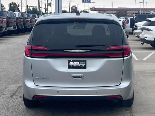 Silver Mist Clearcoat 2024 Chrysler Pacifica Touring-L