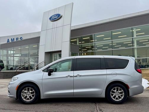 2024 Chrysler Pacifica Touring-L