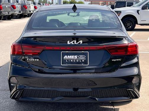 Aurora Black Pearl 2022 Kia Forte GT-Line