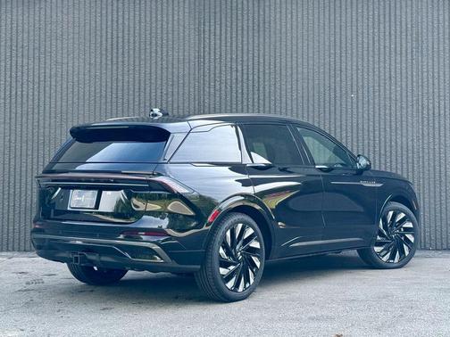 2025 Lincoln Nautilus Reserve