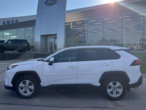 Super White 2019 Toyota RAV4 XLE