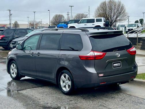 2017 Toyota Sienna LE