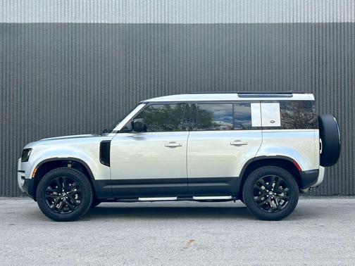 Hakuba Silver 2023 Land Rover Defender 110 S
