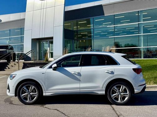 2020 Audi Q3 45 S line Prestige