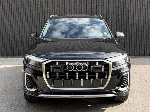 2025 Audi Q7 55 Premium Plus