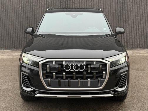 2025 Audi Q7 55 Premium Plus