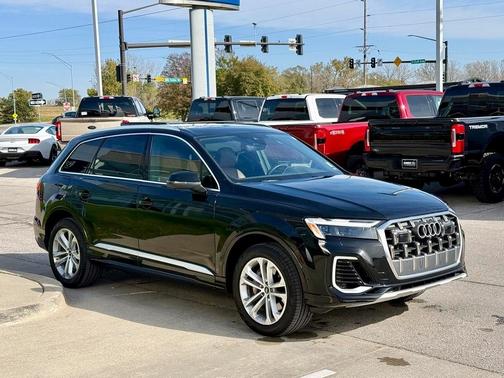 2025 Audi Q7 55 Premium Plus